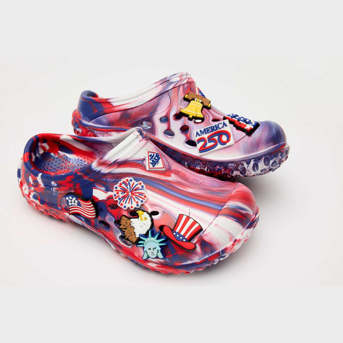 Big Kids Muckster Lite Liberty American Swirl BioLite Outdoor Slip Resistant Clog America Patriotic with Tokens